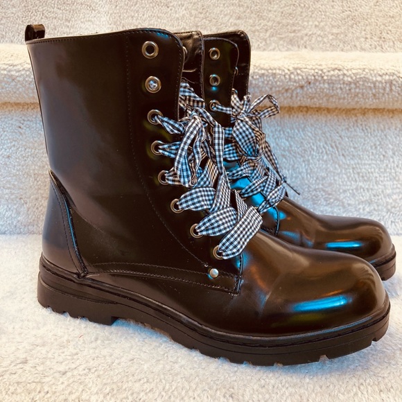 ✨Dirty Laundry Combat Boots✨ - Picture 4 of 15